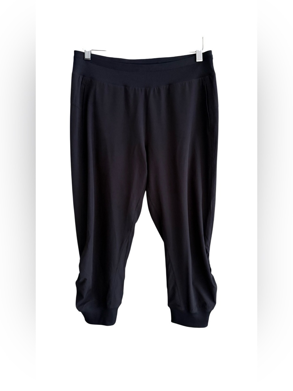 Kyodan Black Cropped Active Capri Joggers with  Ruched sides